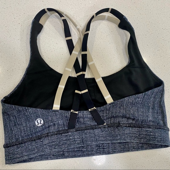 Lululemon size 2 sports bra in perfect condition - Picture 3 of 3